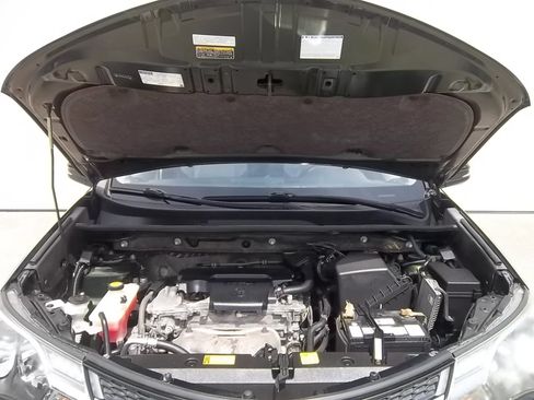 Used 2013 Toyota RAV4 AWD XLE image 10