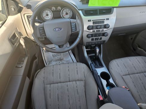 Used 2010 Ford Focus SE image 7