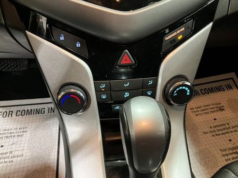 Used 2014 Chevrolet Cruze LT image 13