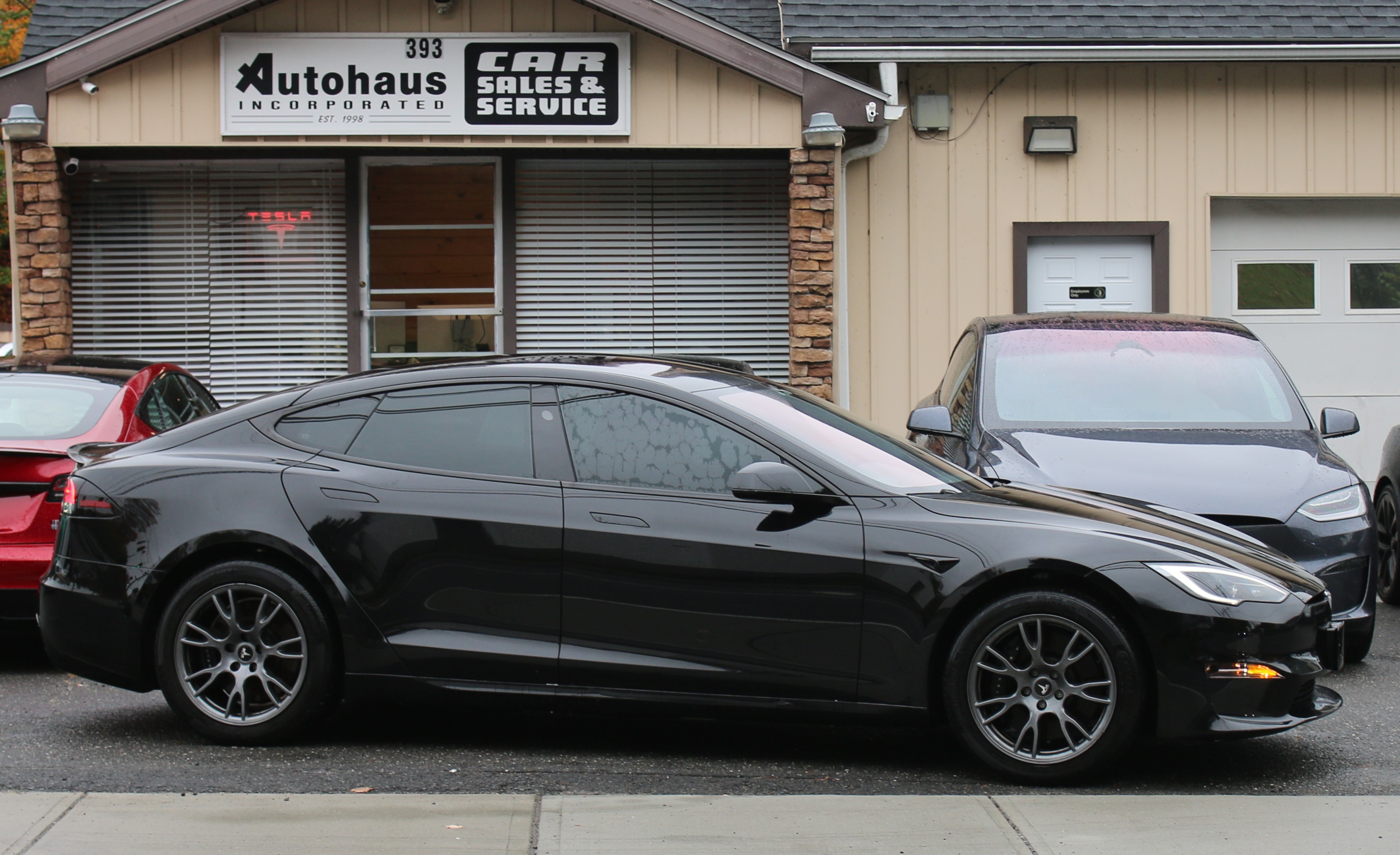 Used 2023 Tesla Model S AWD image 1