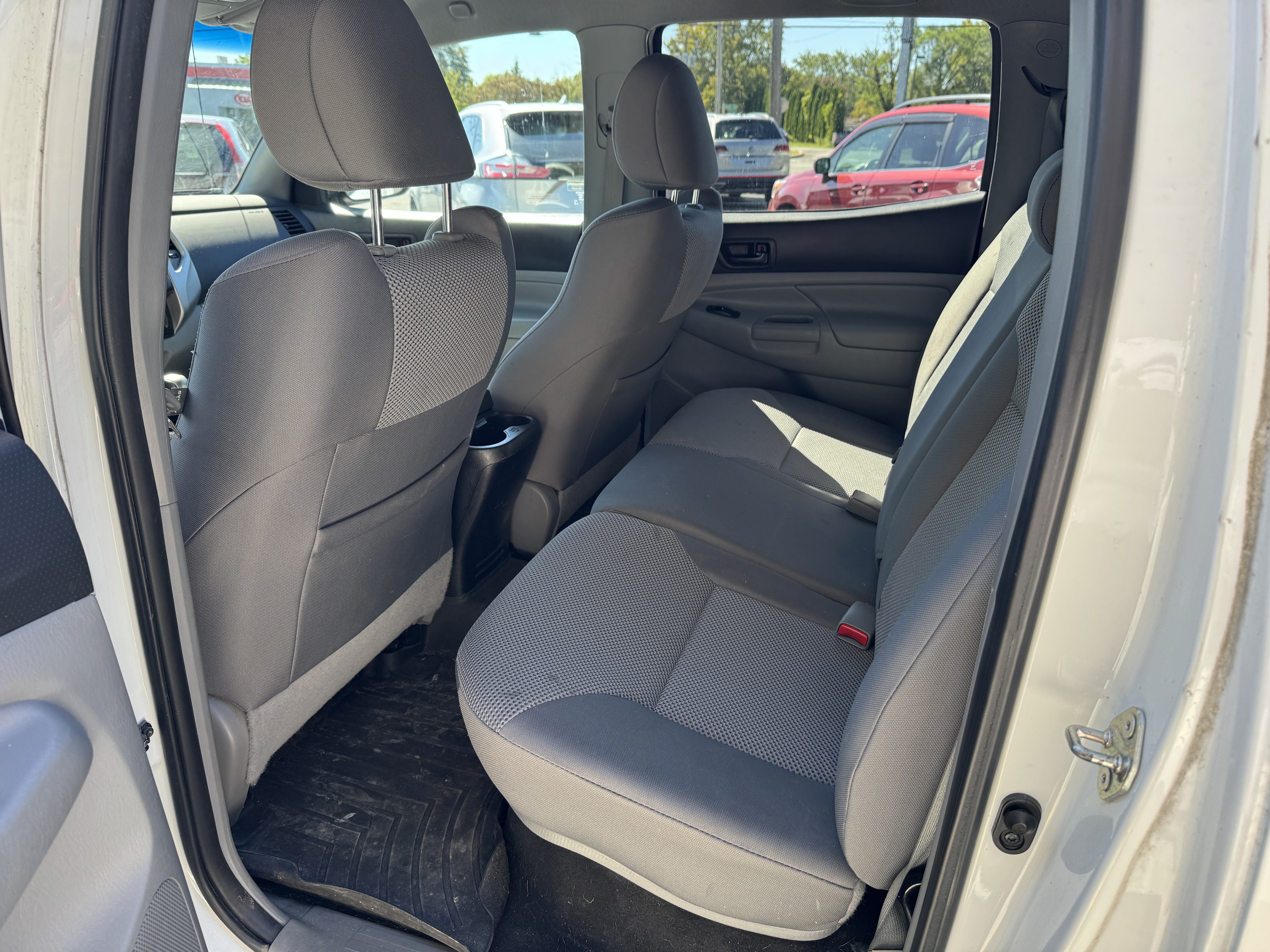 Used 2015 Toyota Tacoma 4x4 Double Cab TRD Off-Road image 9