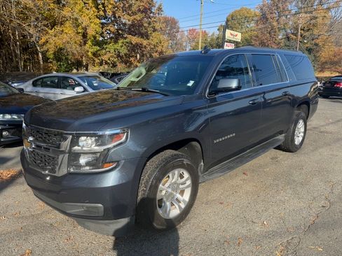 Used 2019 Chevrolet Suburban LT image 1