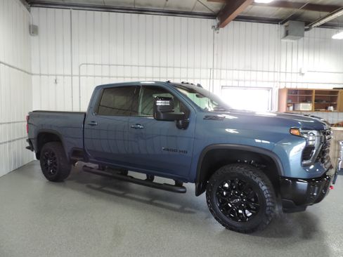 Used 2025 Chevrolet Silverado 3500 4x4 Crew Cab LTZ image 11