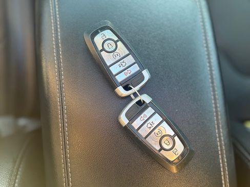 Used 2018 Ford Edge Titanium image 21