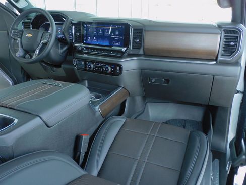 Used 2025 Chevrolet Silverado 2500 High Country image 7