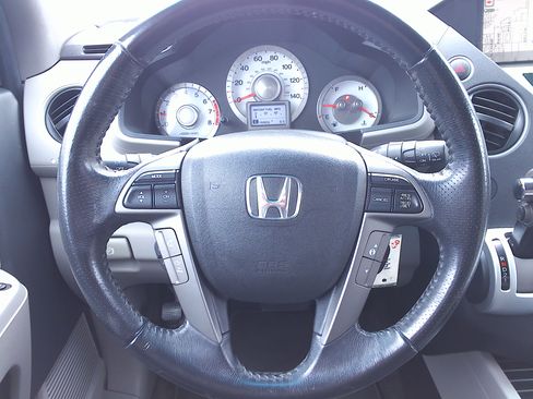 Used 2011 Honda Pilot Touring image 30