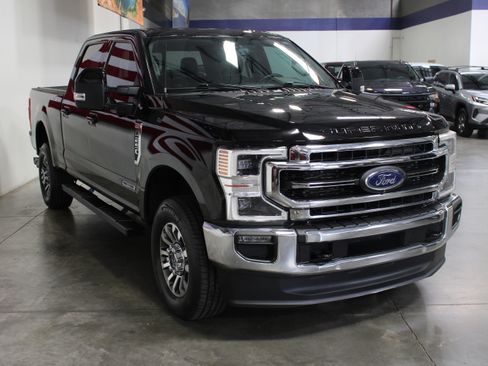 Used 2021 Ford F250 Lariat image 2