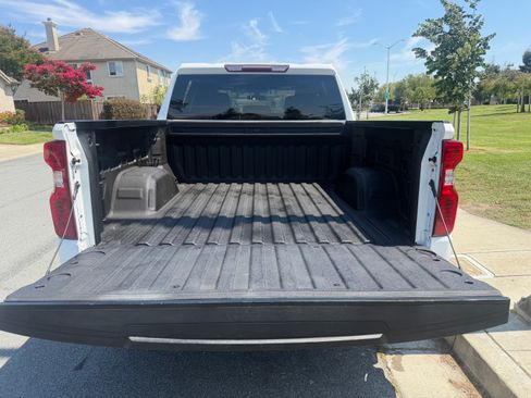 Used 2021 Chevrolet Silverado 1500 2WD Crew Cab LT image 19