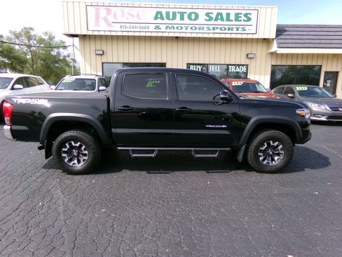 Used 2017 Toyota Tacoma 4x4 Double Cab TRD Off-Road image 6