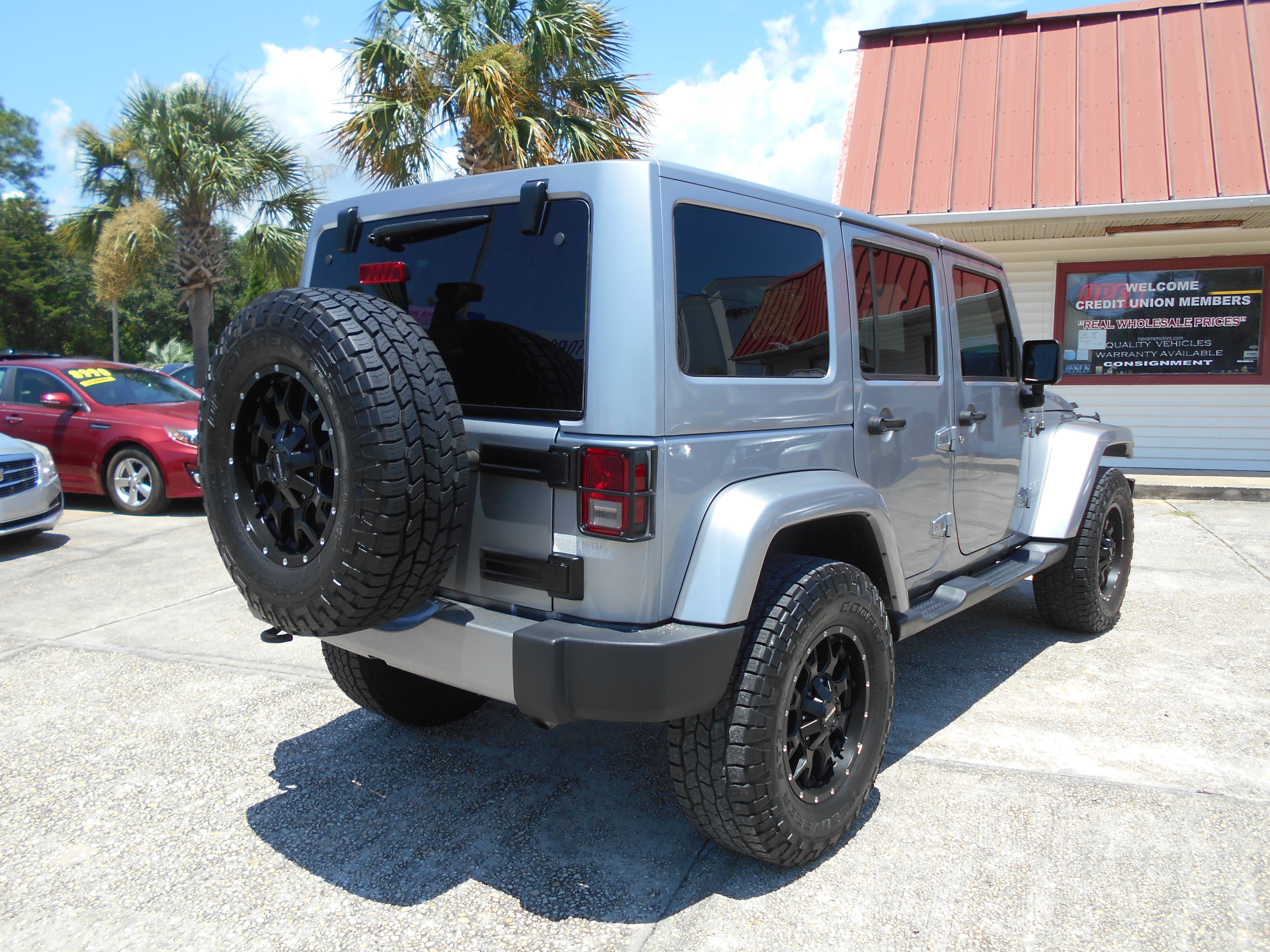 Used 2016 Jeep Wrangler Unlimited Sahara AWD/4WD image 6