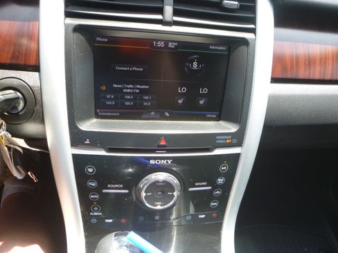 Used 2014 Ford Edge AWD Limited image 24