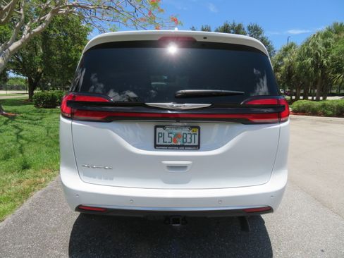 Used 2022 Chrysler Pacifica Pinnacle FWD image 16