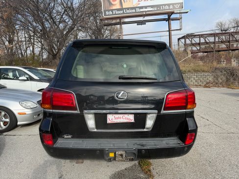 Used 2009 Lexus LX 570 image 2