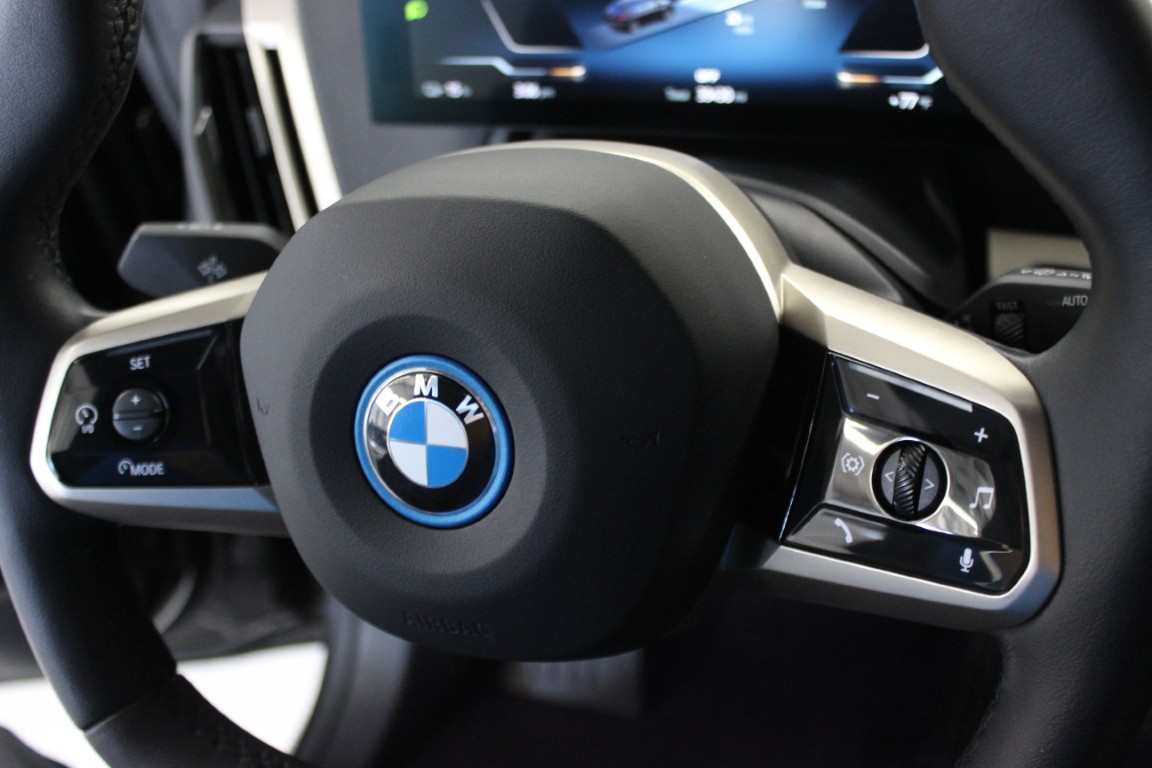 Used 2024 BMW iX xDrive50 AWD/4WD image 25
