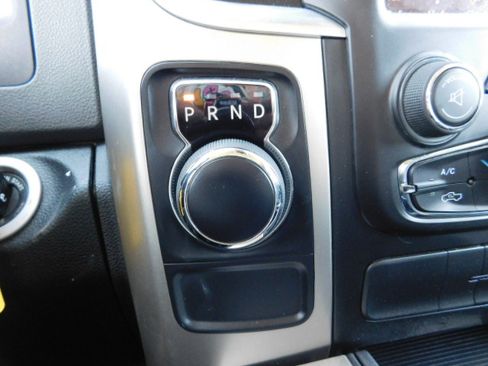 Used 2018 RAM 1500 SLT image 14