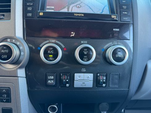 Used 2012 Toyota Sequoia Platinum image 38