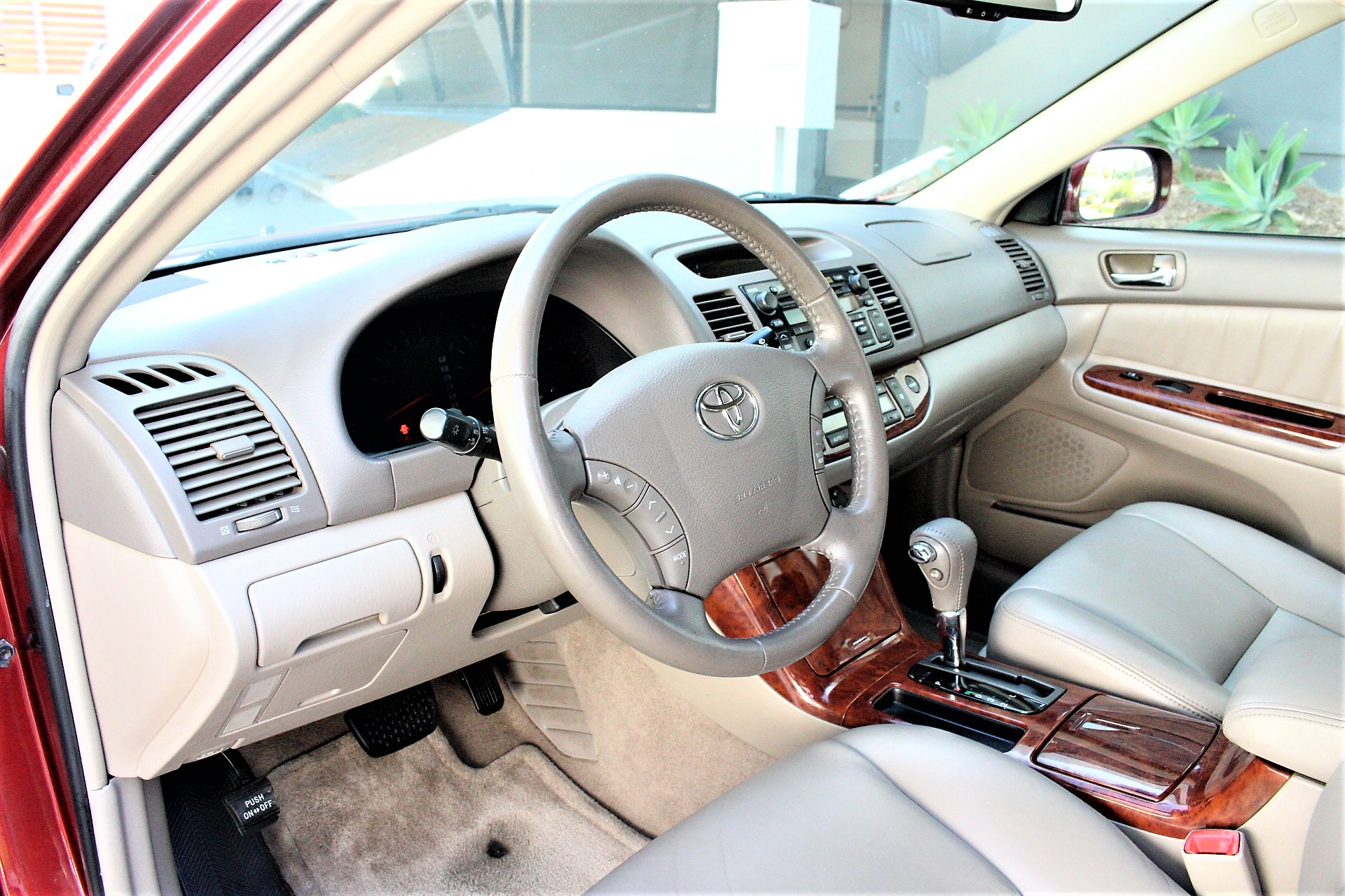 Used 2005 Toyota Camry XLE FWD image 11