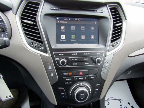 Used 2017 Hyundai Santa Fe Sport image 22