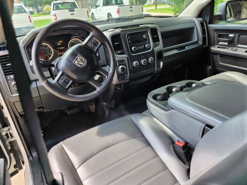 Used 2017 RAM 1500 4x4 Crew Cab ST image 9