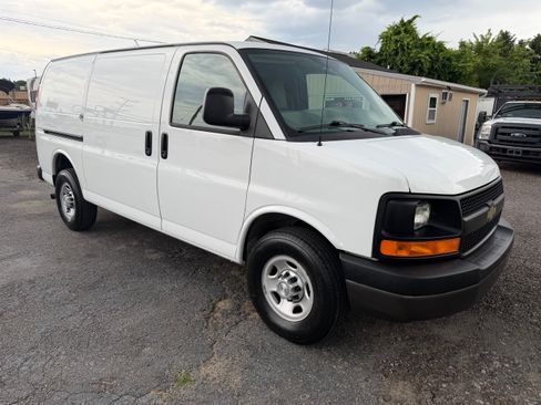 Used 2015 Chevrolet Express 2500 UNAVAIL RWD image 6