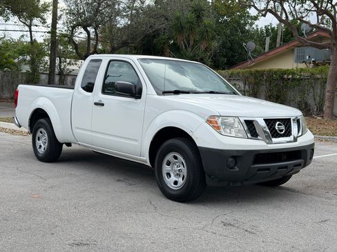 Used 2013 Nissan Frontier S image 1