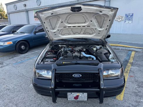 Used 2011 Ford Crown Victoria Police Interceptor image 32