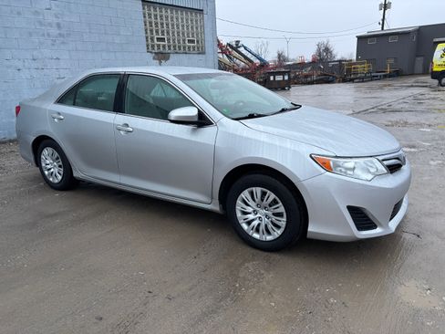 Used 2013 Toyota Camry LE image 3