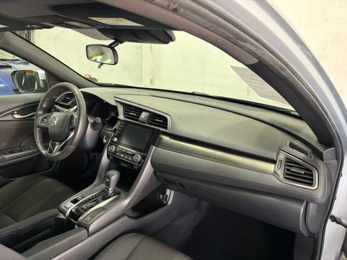 Used 2019 Honda Civic EX Hatchback image 16