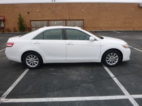 Used 2011 Toyota Camry XLE image 5