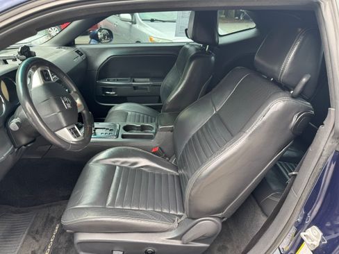 Used 2014 Dodge Challenger SXT RWD image 10