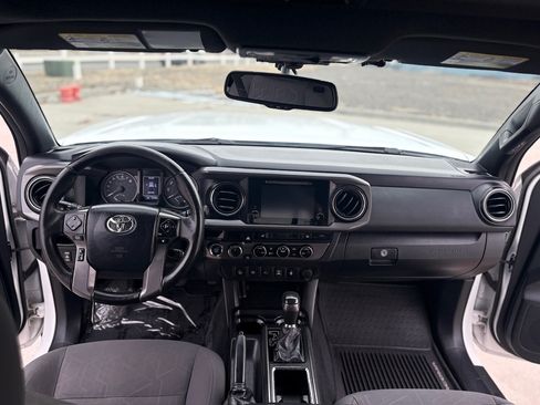 Used 2016 Toyota Tacoma TRD Off-Road image 13