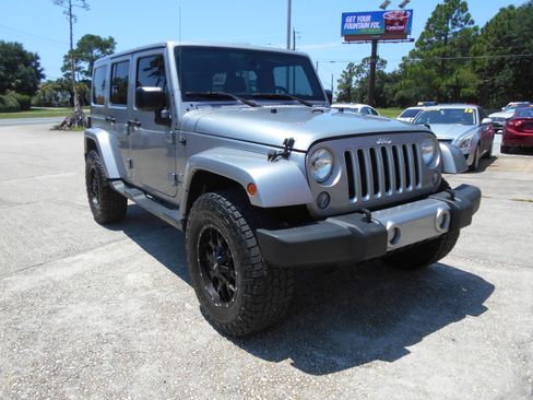 Used 2016 Jeep Wrangler Unlimited Sahara AWD/4WD image 2