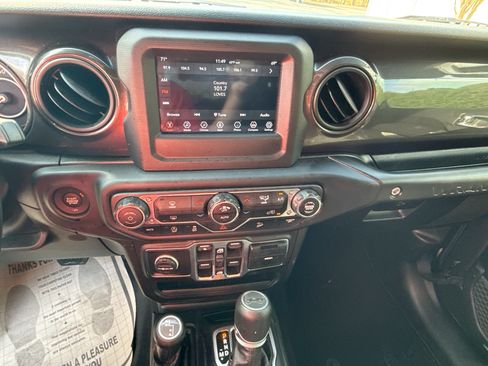 Used 2019 Jeep Wrangler Sport image 9