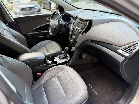 Used 2015 Hyundai Santa Fe GLS image 17