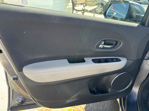 Used 2019 Honda HR-V EX image 10