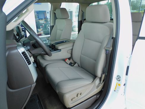 Used 2018 Chevrolet Silverado 1500 LT image 19