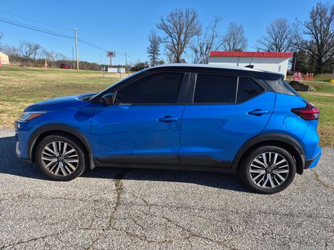 Used 2023 Nissan Kicks SV image 1