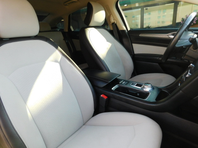 Used 2019 Ford Fusion SE FWD image 25