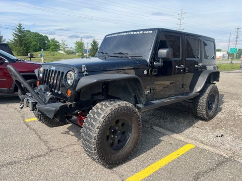 Used 2012 Jeep Wrangler Unlimited Sahara image 3