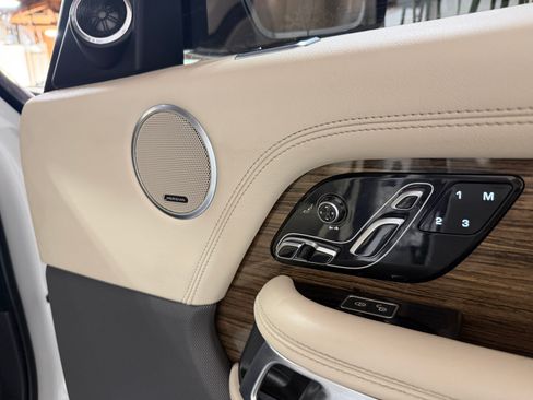 Used 2019 Land Rover Range Rover HSE image 25