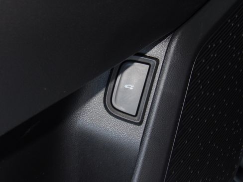Used 2026 Chevrolet Equinox FWD ACTIV image 17