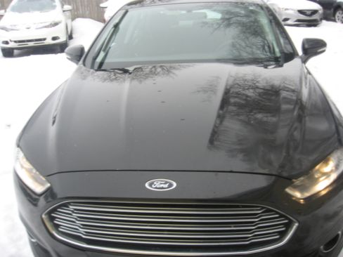 Used 2016 Ford Fusion SE image 2