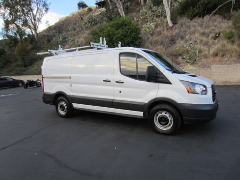 Used 2019 Ford Transit 150 XLT image 3