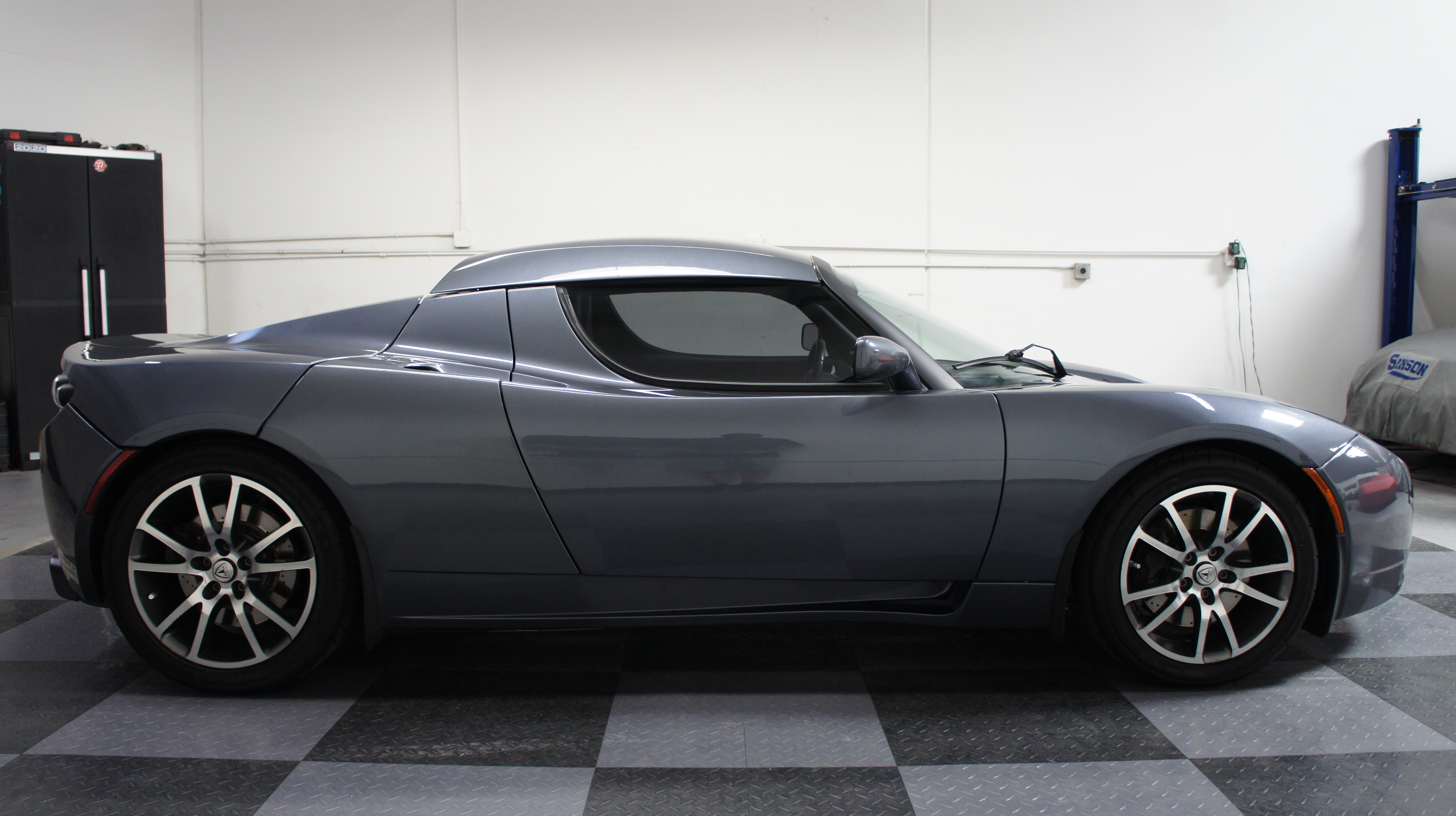 Used 2008 Tesla Roadster RWD image 5
