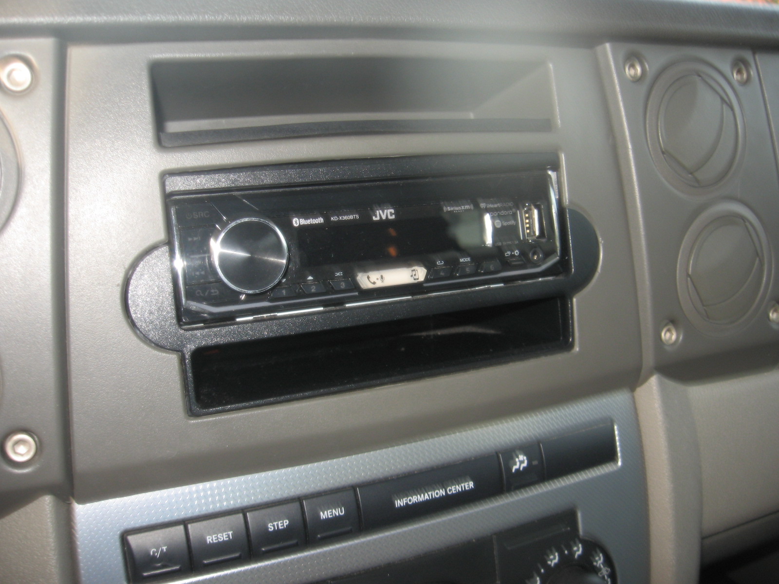Used 2006 Jeep Commander 4WD image 11