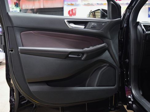 Used 2021 Ford Edge Titanium image 28