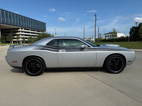 Used 2010 Dodge Challenger R/T image 11