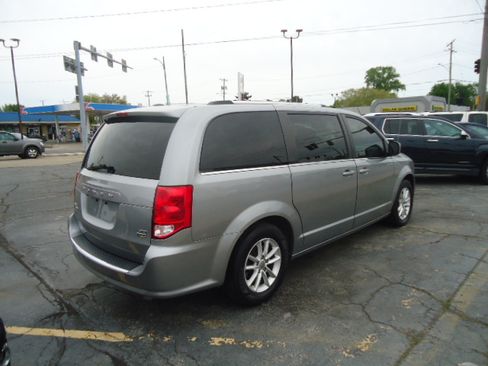 Used 2019 Dodge Grand Caravan SXT FWD image 13