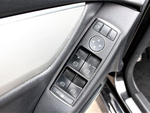 Used 2013 Mercedes-Benz C 250 Sedan image 9