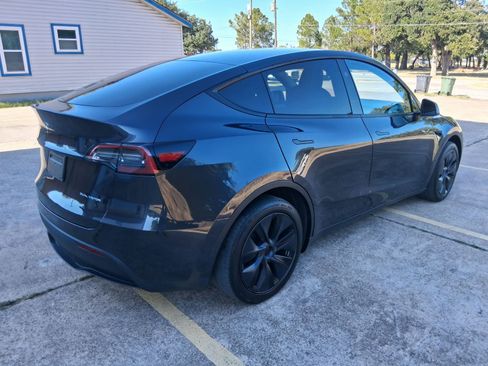 Used 2024 Tesla Model Y AWD Performance image 6